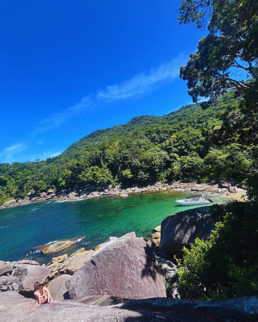 Diz a lenda que Caxadaço foi utilizada por piratas para desembarque na ilha, o que torna o local ainda mais fascinante.