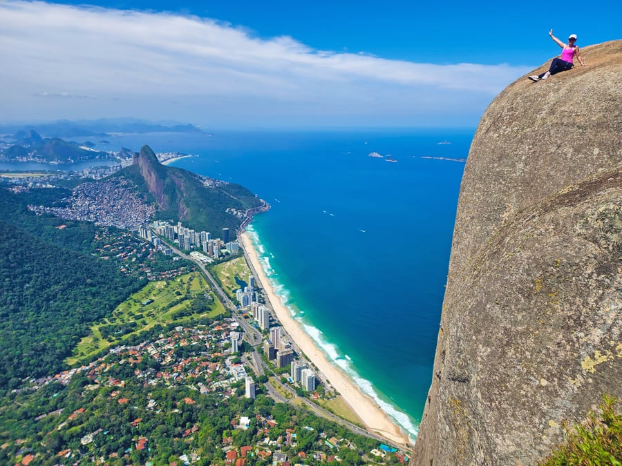 Exemplo de foto no cume da Pedra da Gávea
