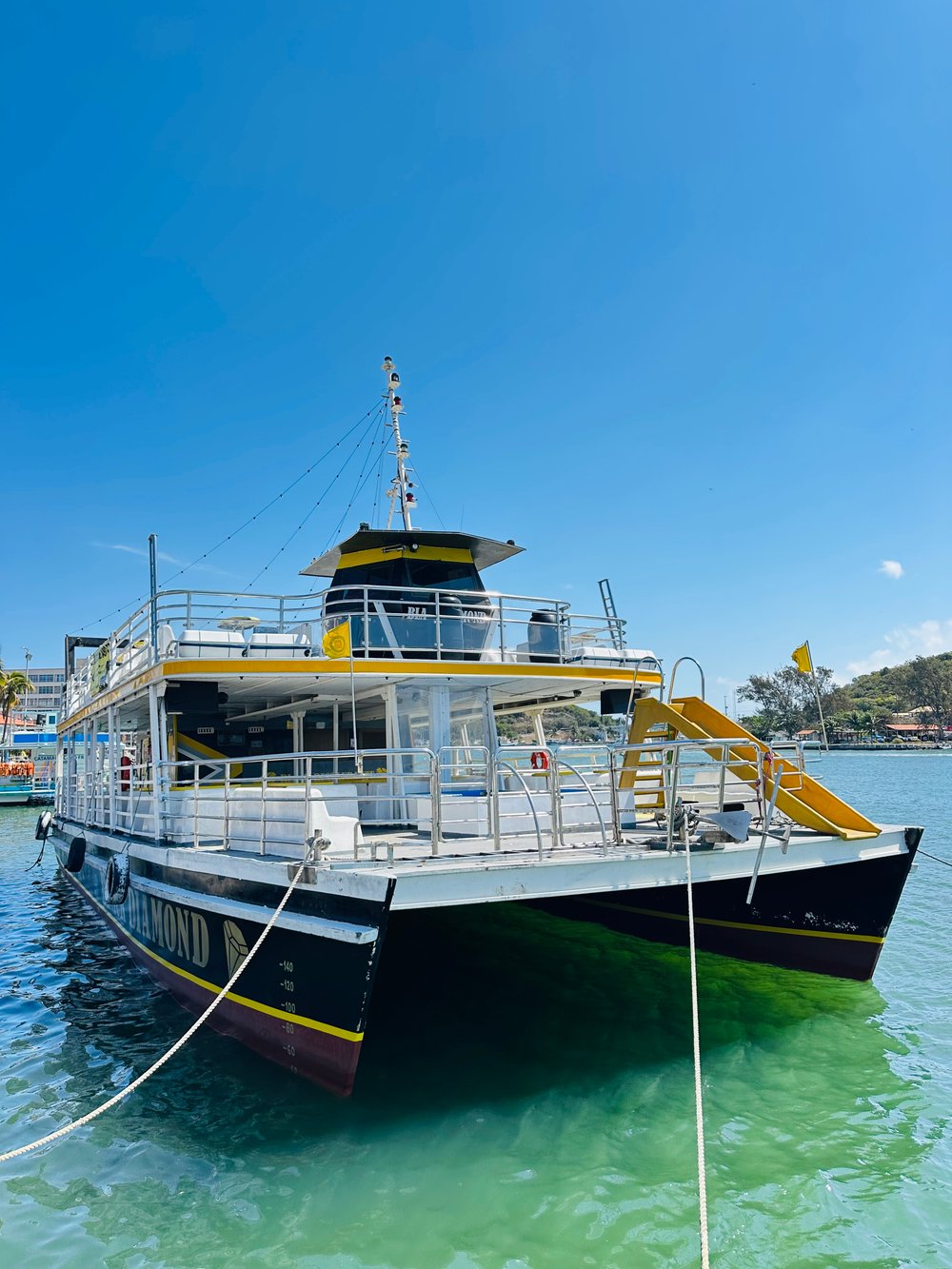 PASSEIO DE CATAMARÃ CABO FRIO