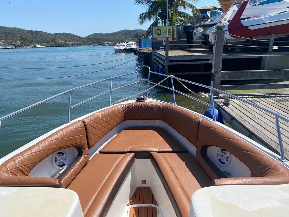 Passeio de Lancha em Arraial do Cabo e Cabo Frio