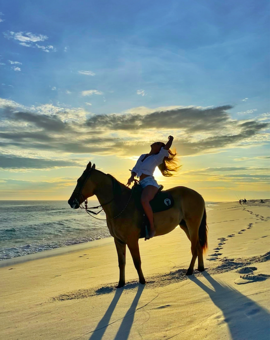 PASSEIO A CAVALO POR LAGOAS, SALINAS E PRAIAS EM MONTE ALTO