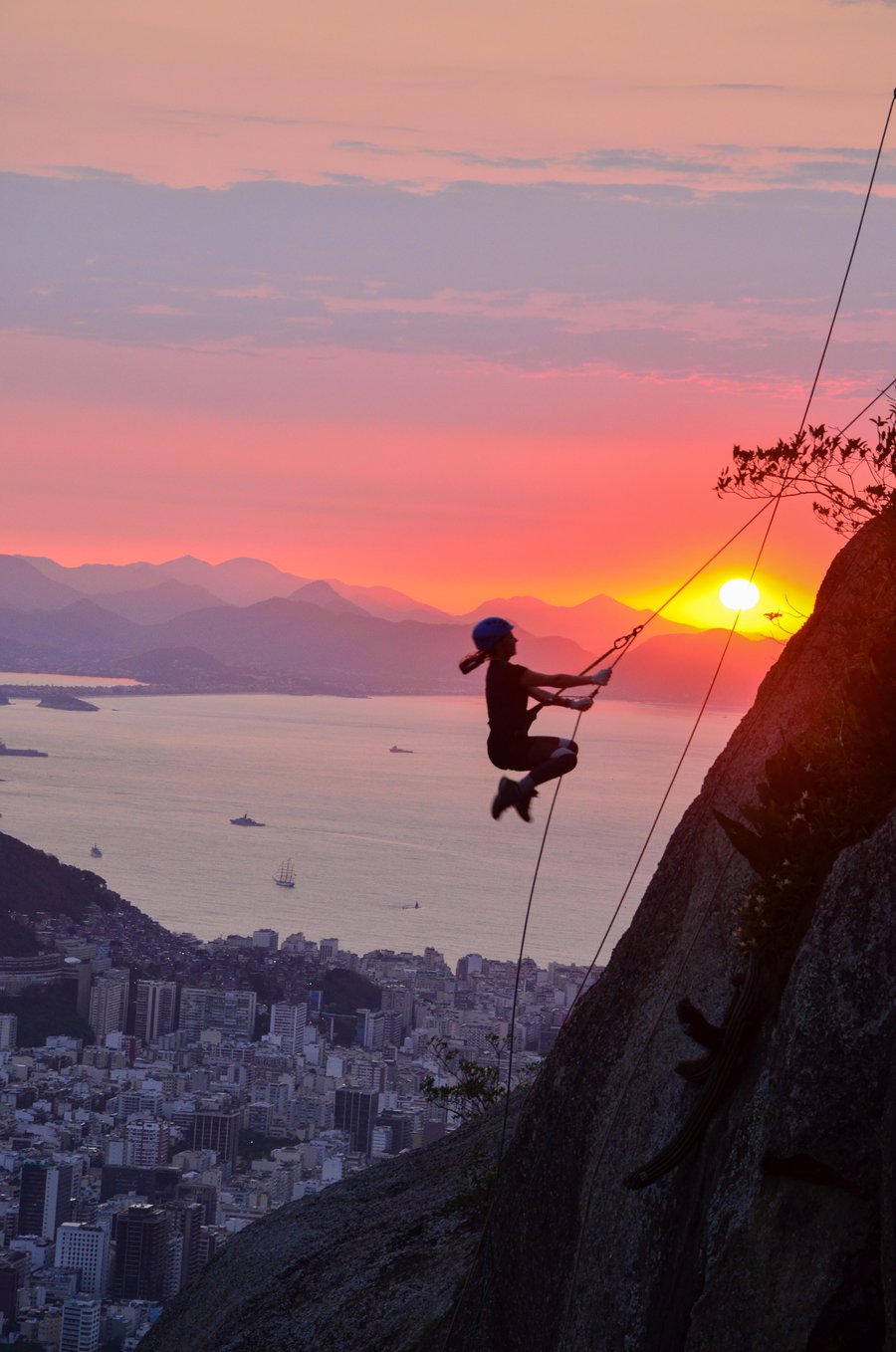 RAPEL NO TOPO DO MORRO DOIS IRMÃO 