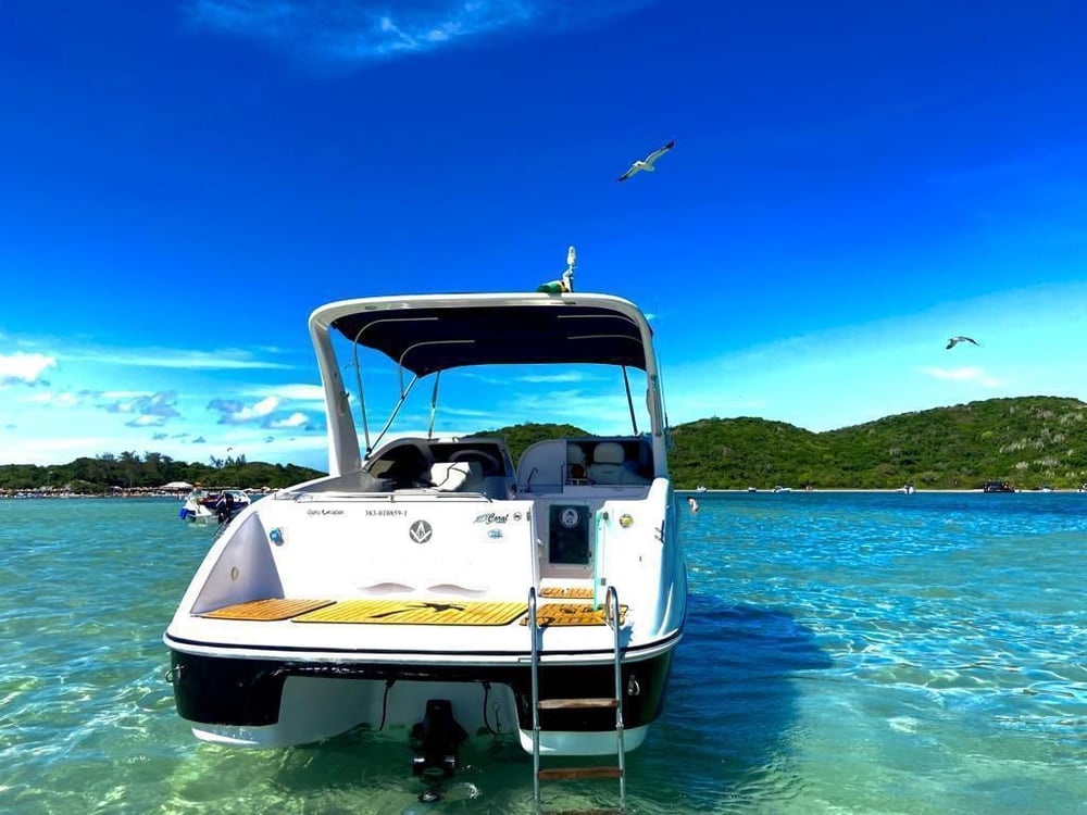 Passeio de lancha privativo em Cabo Frio
