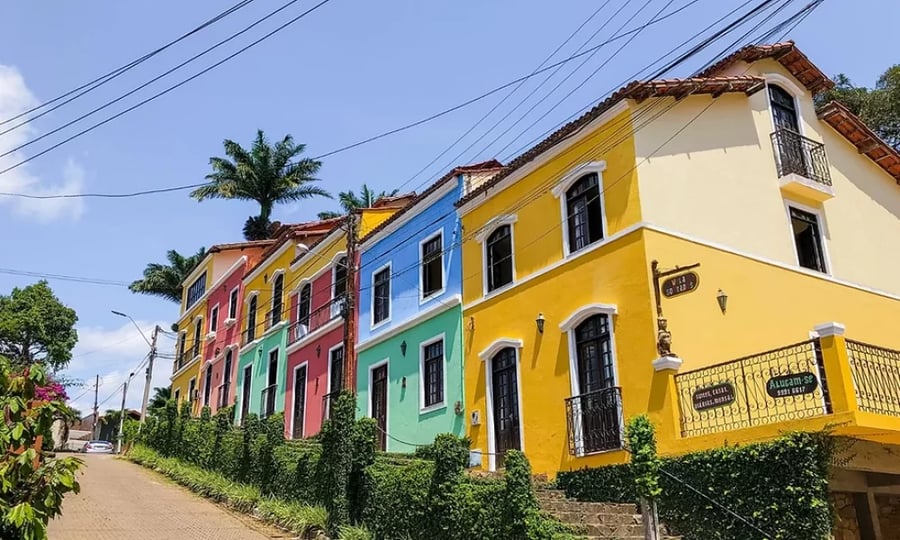Na semana mais romântica do ano, embarque em uma experiência inesquecível em meio à natureza exuberante da serra cearense e ao charme histórico de Viçosa do Ceará.