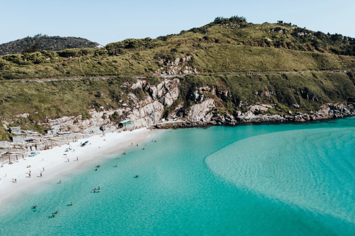 Como Usar um Transfer para Arraial do Cabo e explorar as praias em Família