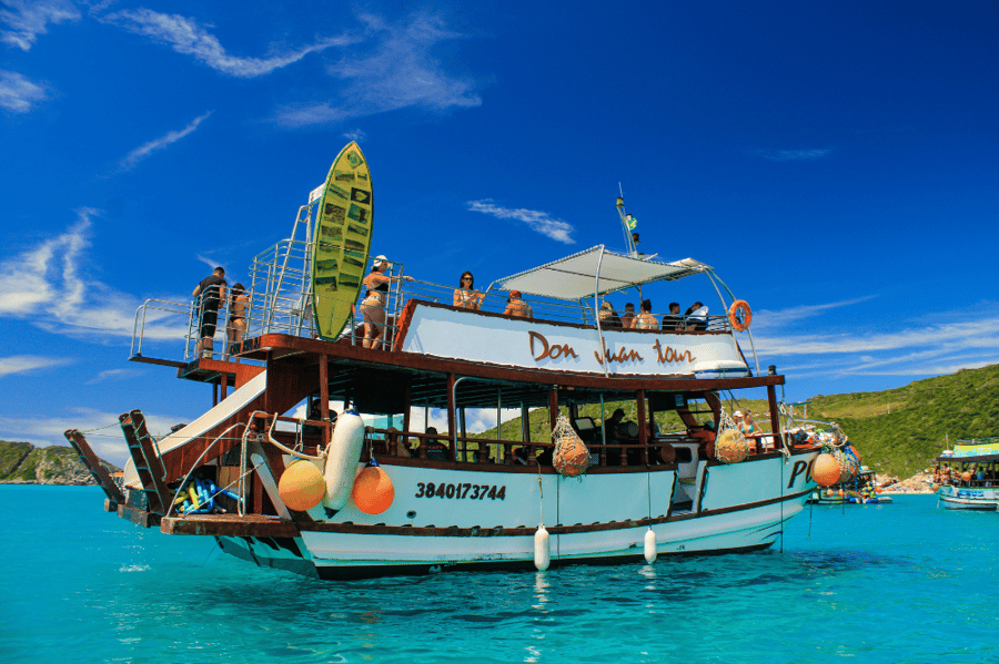 Passeio de Barco com toboágua em Arraial do Cabo (esse passeio não terá a presença dos Goldens Marujo e/ou Marujinho)