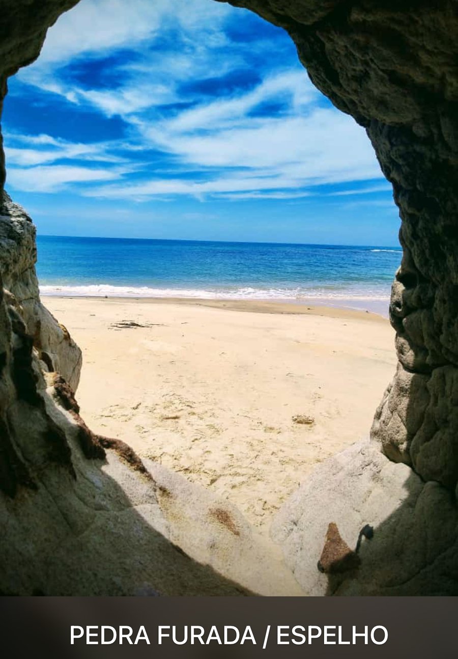 Pedra furada naPraia do Espelho