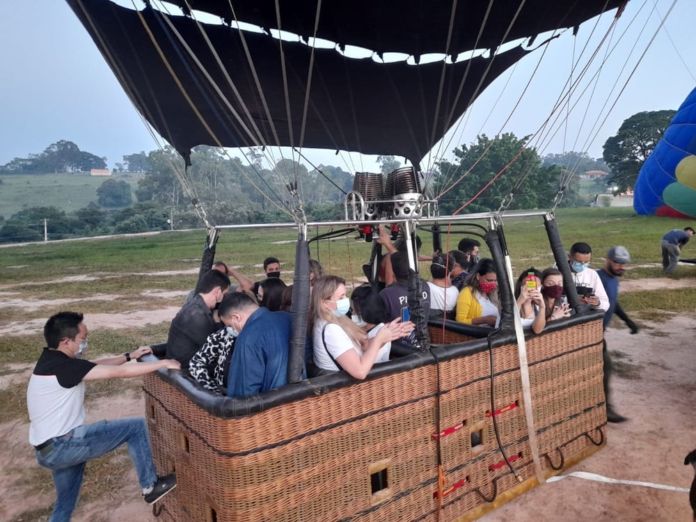 19/03 Voo de balão com café da manhã e espumante e visita à Cacau Show Mega Store