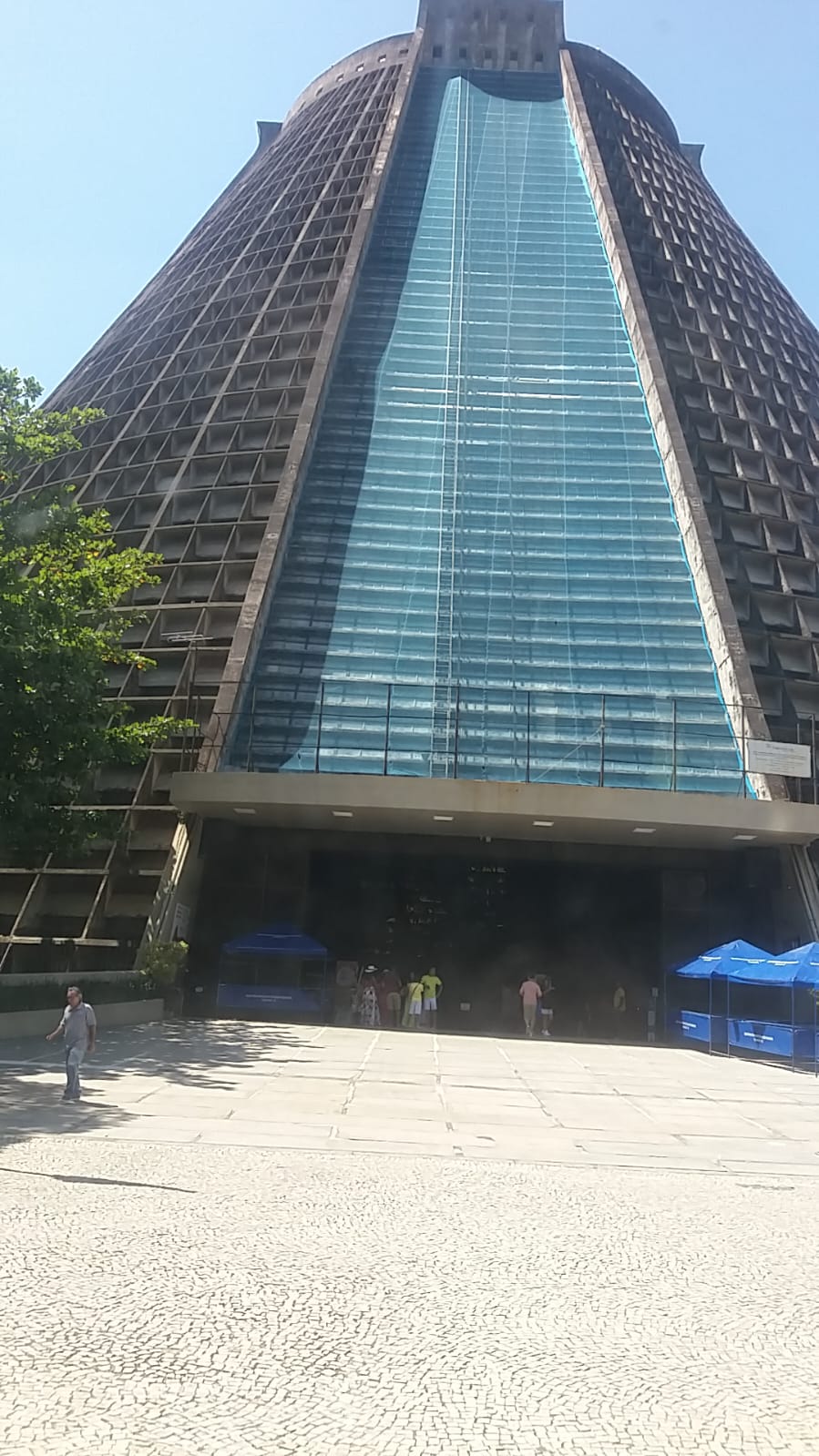 Catedral Metropolitana, inaugurada em 1979 com seu design moderno e arrojado.
