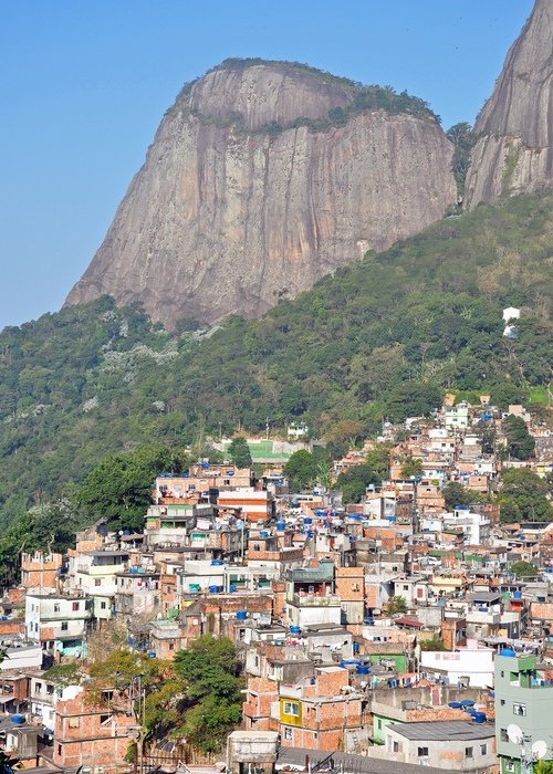 Vista de la Rocinha y la Pedra da Gávea