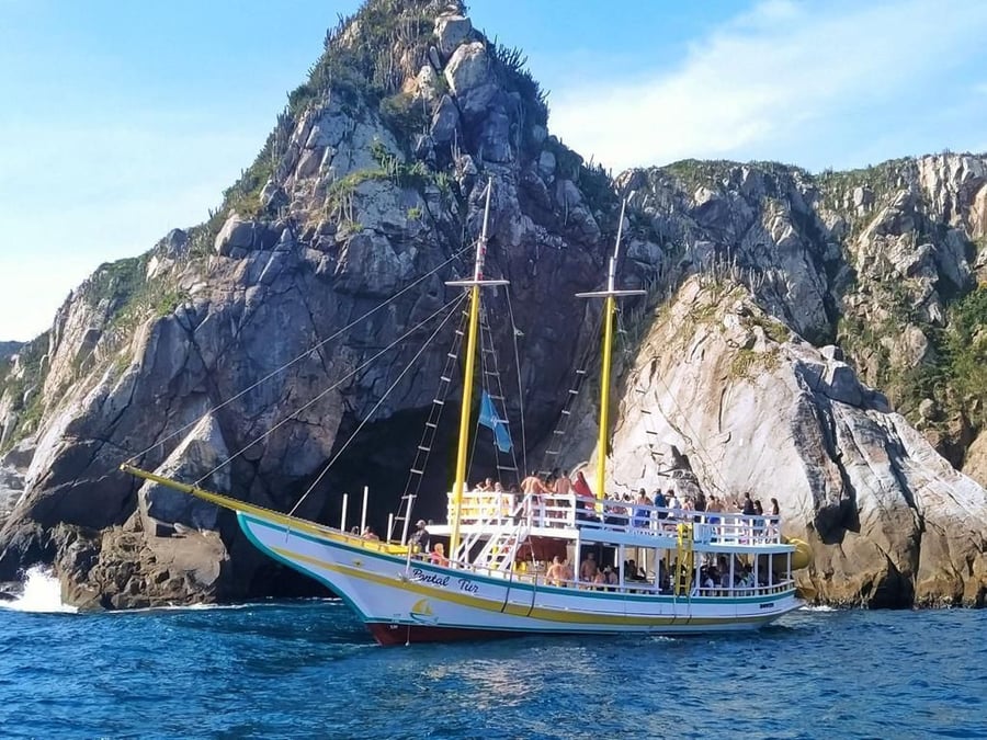 Passeio de barco/escuna em arraial do cabo