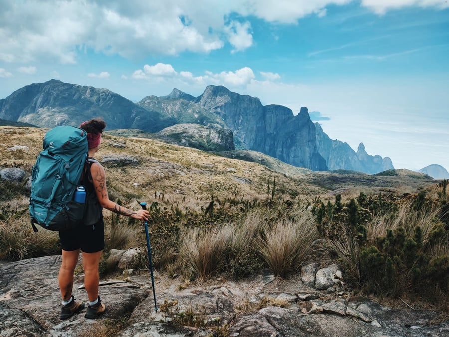 Por que muitas mulheres adiam viver suas aventuras (e como mudar isso agora)