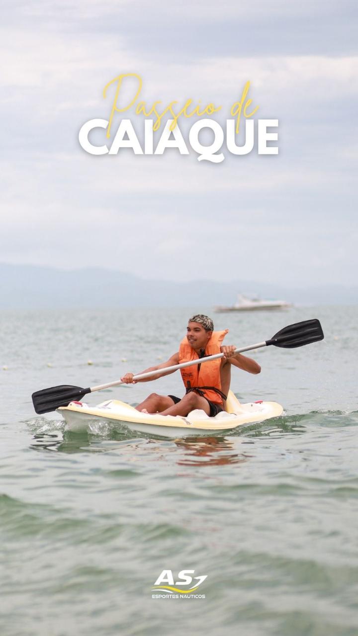 Aluguel de caiaque com tempo de duração de 1 hora remando
