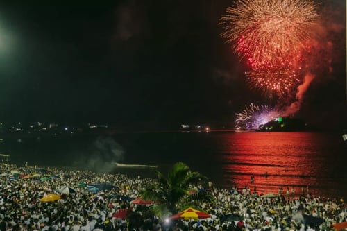 Virada de Ano 2026 Cabo Frio: Veja os Fogos na Praia do Forte