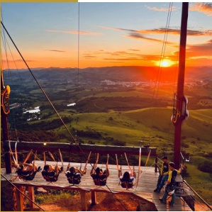 O maior balanço do Brasil está aqui em Socorro - SP! Ele se chama SWING ROCK e está esperando por você! Vamos balançar e sentir esta emoção?