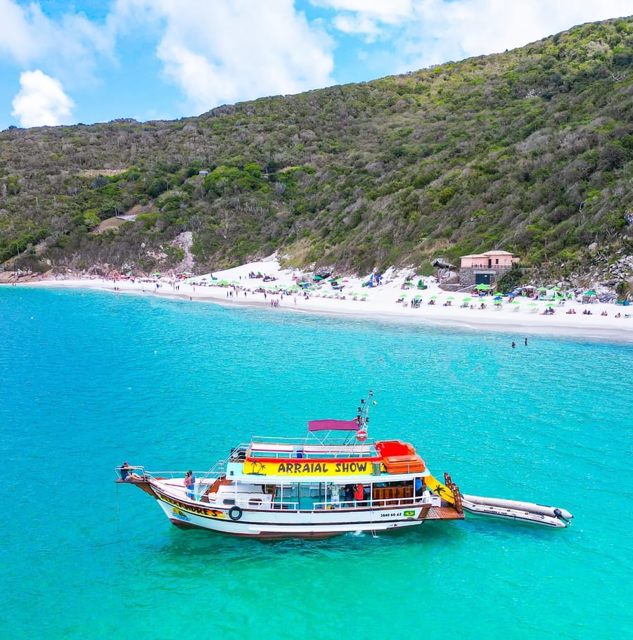 Passeio de Escuna com toboágua Arraial do cabo com almoço