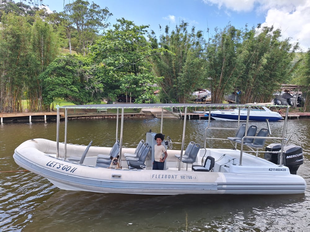 Bote Flexboat com 2 motores