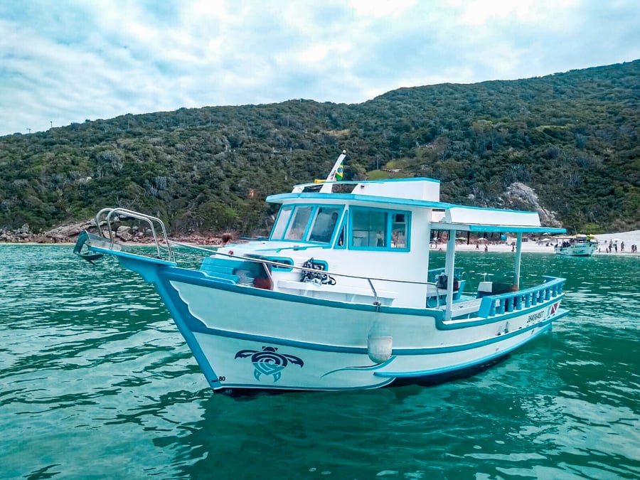 Barco para até 24 passageiros