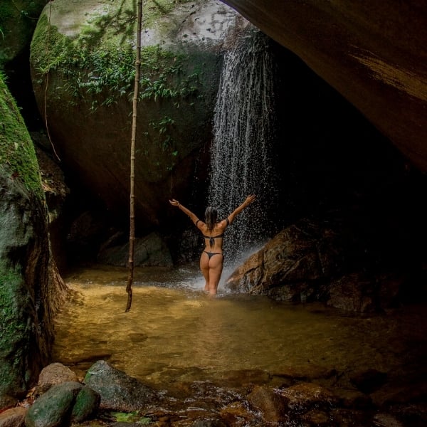 Circuito das Grutas e Cachoeiras PNT em grupo