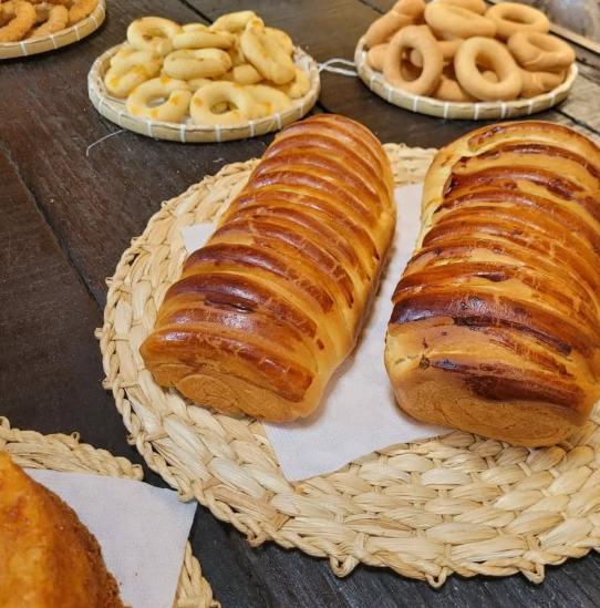 Uma pausa para degustar do cafézinho mineiro com quitutes  proporcionados pela Josy, no Povoado dos Pintos.