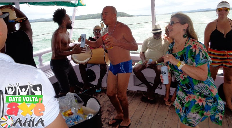 Passeio de escuna para Salinas das Margarida