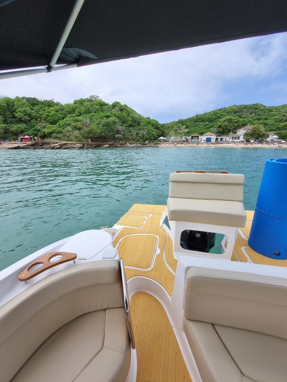 Área interna e popa