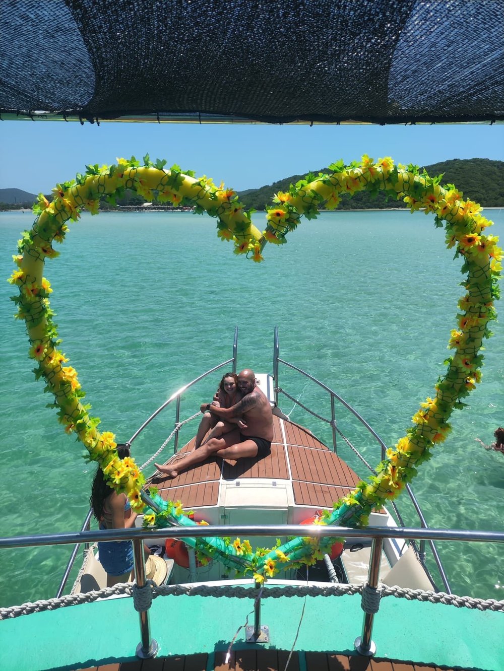 Passeio de Barco Privativo em Cabo Frio com Tobogã, Trampolim, Balanço, e Karaokê!