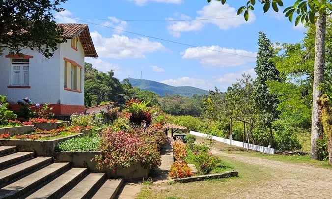 Na semana mais romântica do ano, embarque em uma experiência inesquecível em meio à natureza exuberante da serra cearense e ao charme histórico de Viçosa do Ceará.
