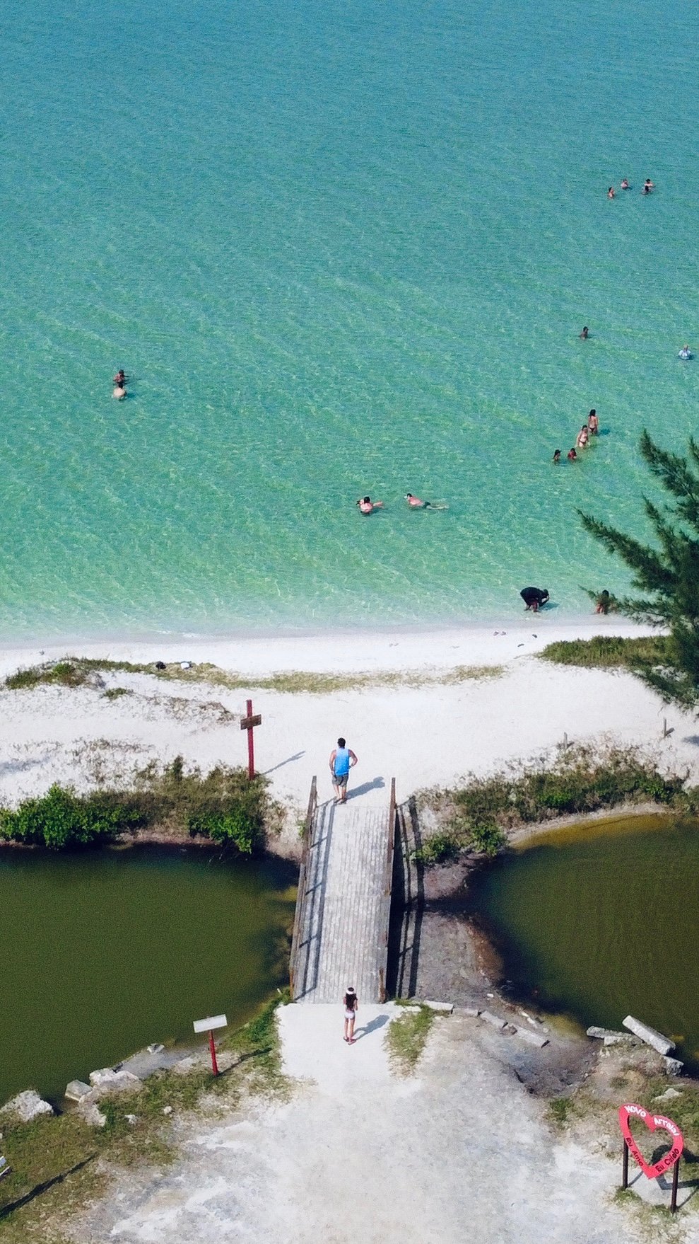 Visitamos também Novo Arraial, com coração instagramével , ponte e balanço para fotografias 