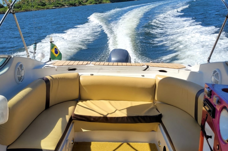 Lancha em Carneiros para até 12 pessoas (HD 7.0)