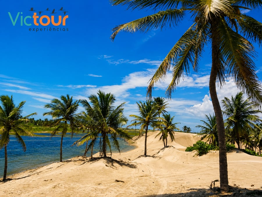 Passeio Extremo Leste de Jericoacoara (Ceará)É a versão estendida do tradicional circuito leste da Vila de Jericoacoara. O grande diferencial deste roteiro é que ele ultrapassa os limites habituais do Parque Nacional e leva você até o pacato vilarejo de Barrinha, no município vizinho de Acaraú.