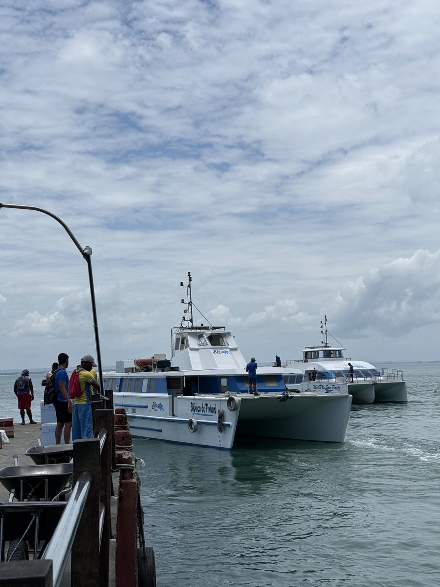 Desembarque diretamente no cais de Morro de São Paulo, a poucos passos da Vila e das principais hospedagens.