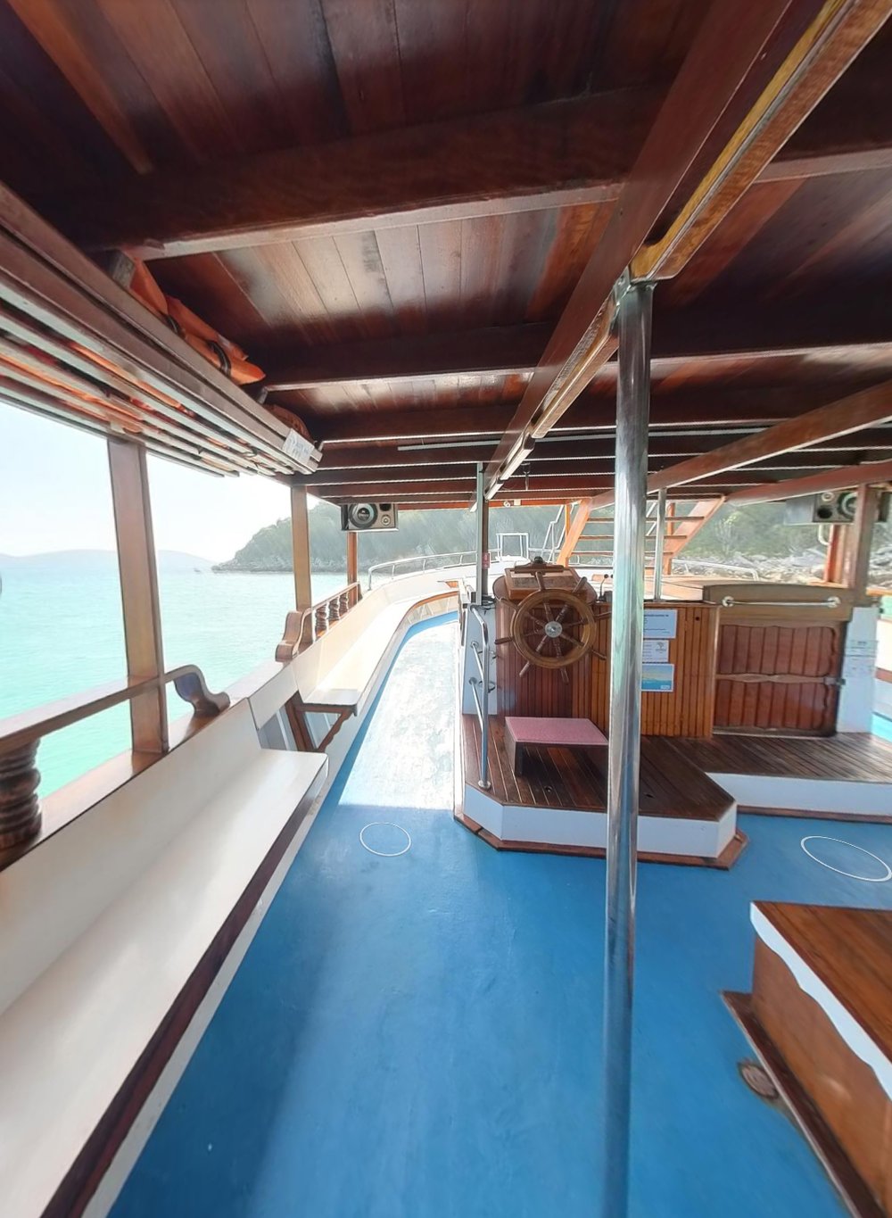 BARCO DISCOVER - Passeio de Barco em Arraial do Cabo