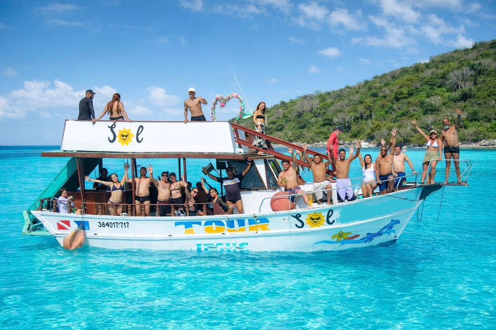 Passeio de Barco Exclusivo em Arraial do Cabo