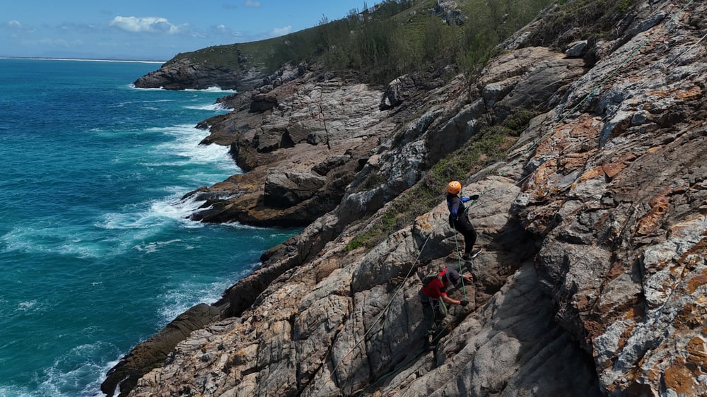 Rapel no Pontal do Atalaia em Arraial do Cabo
