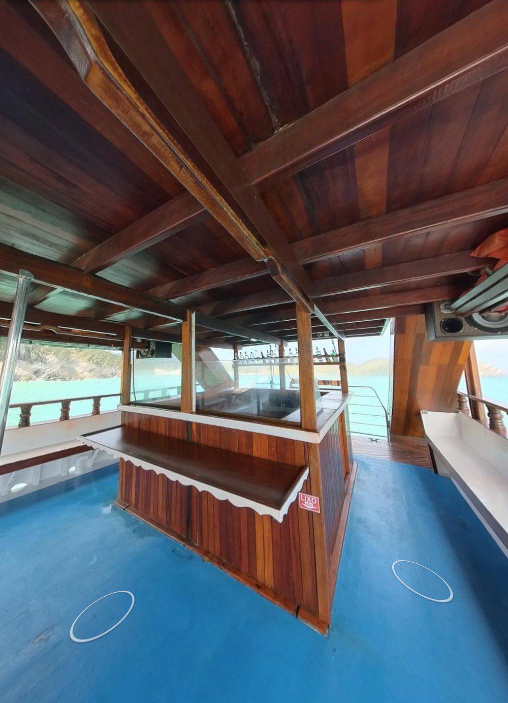 BARCO DISCOVER - Passeio de Barco em Arraial do Cabo