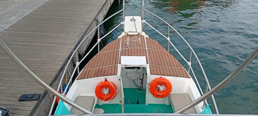 Passeio de Barco Privativo em Cabo Frio com Tobogã, Trampolim, Balanço, e Karaokê!