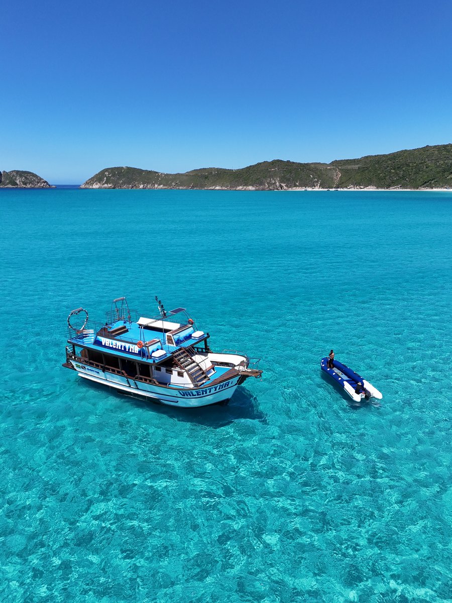 Passeio com toboágua e 2 andares em Arraial do Cabo