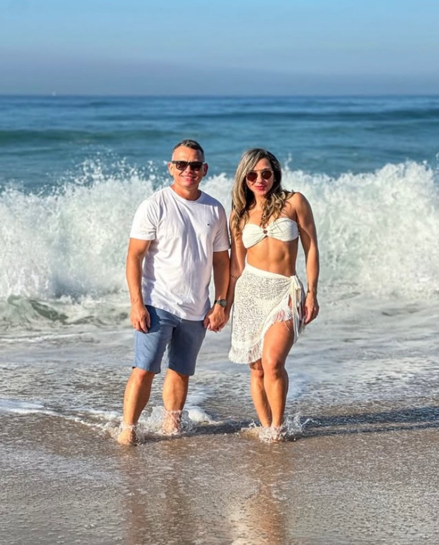 Ensaio fotográfico sensual em Grumari com mar azul e paisagens incríveis