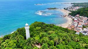 O Transfer parte do Aeroporto, Rodoviária, hotéis de Salvador e do Terminal Marítimo de Salvador onde embarcaremos em lanchas de Mar Grande (ou Ferry Boat, dependendo das variações climáticas). Esse percurso consiste de 3 etapas. 1. Atravessaremos a Baía de Todos os Santos de escuna convencional até a Ilha de Itaparica. 45 min 2. Saindo da ilha de Itaparica em ônibus ou vans executivos da CASSI e Translado Salvador transitamos 114 km pela BA-001 até Bom Jardim (Valença/BA). 1h45min 3. Nosso último percurso será com lanchas rápidas exclusivas até Morro de São Paulo. 12min Tempo médio de viagem a partir do Terminal Marítimo de SSA: 3h15min* 