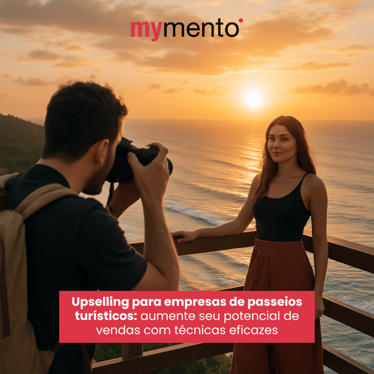 Fotógrafo registra turista em um mirante com vista para o mar durante o pôr do sol no Brasil — uma experiência visualmente impactante que pode ser usada como estratégia de upselling em empresas de passeios turísticos. 