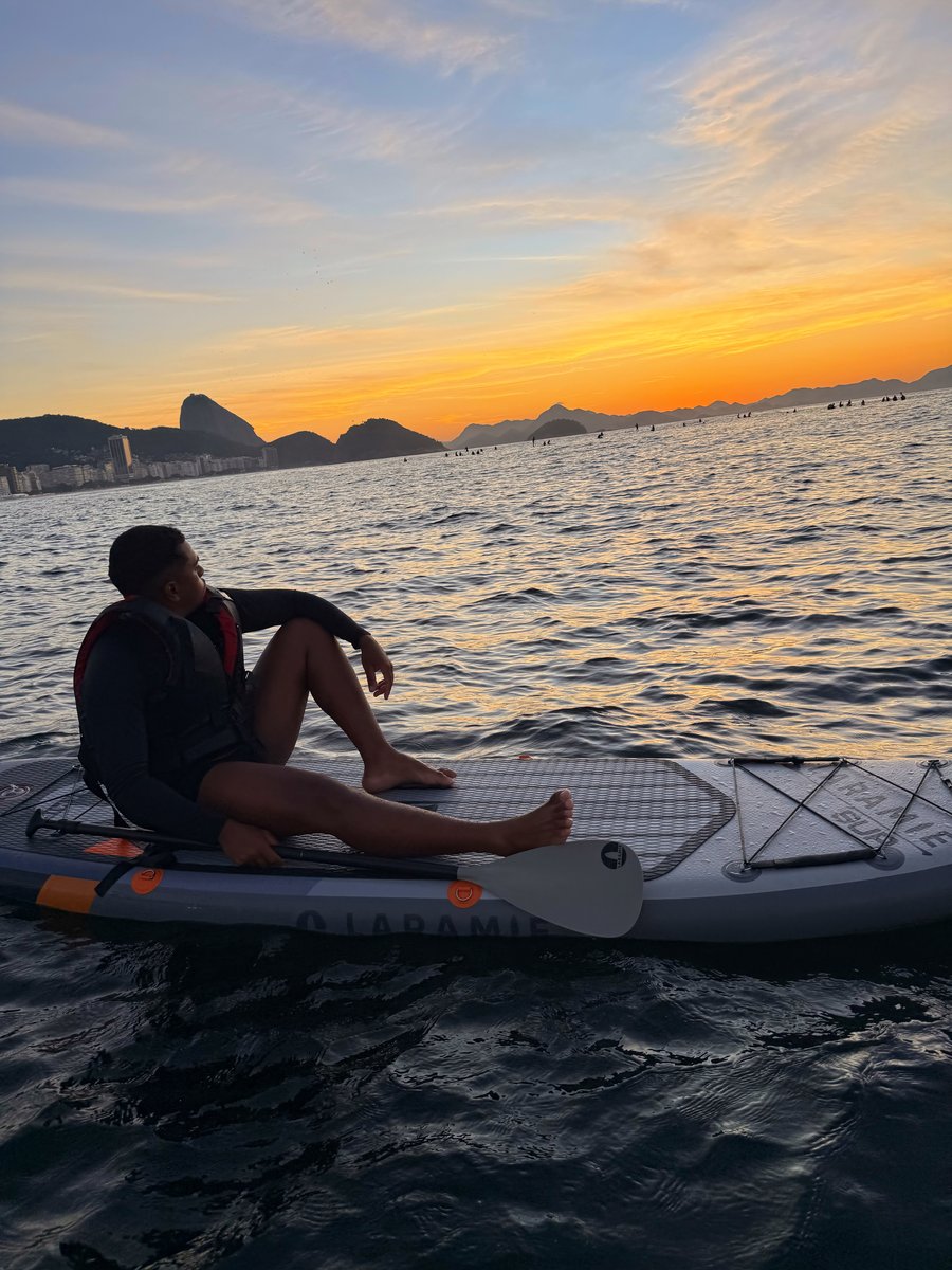 Stand Up Paddle no Nascer do Sol em Copacabana 