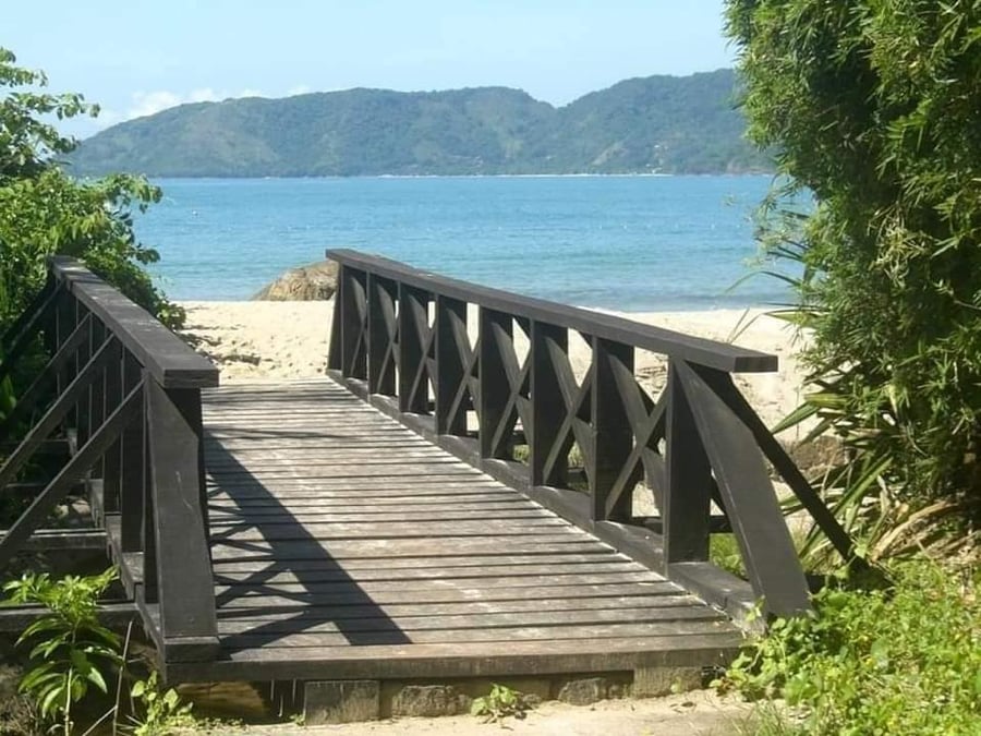 Praia do Lazaro com Gruta que chora