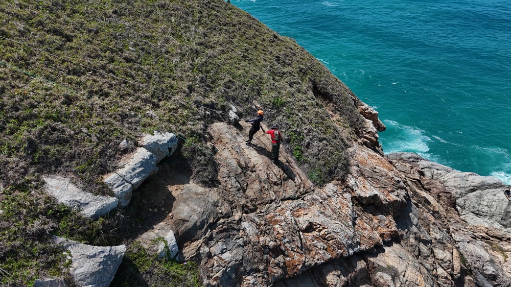 Rapel no Pontal do Atalaia em Arraial do Cabo