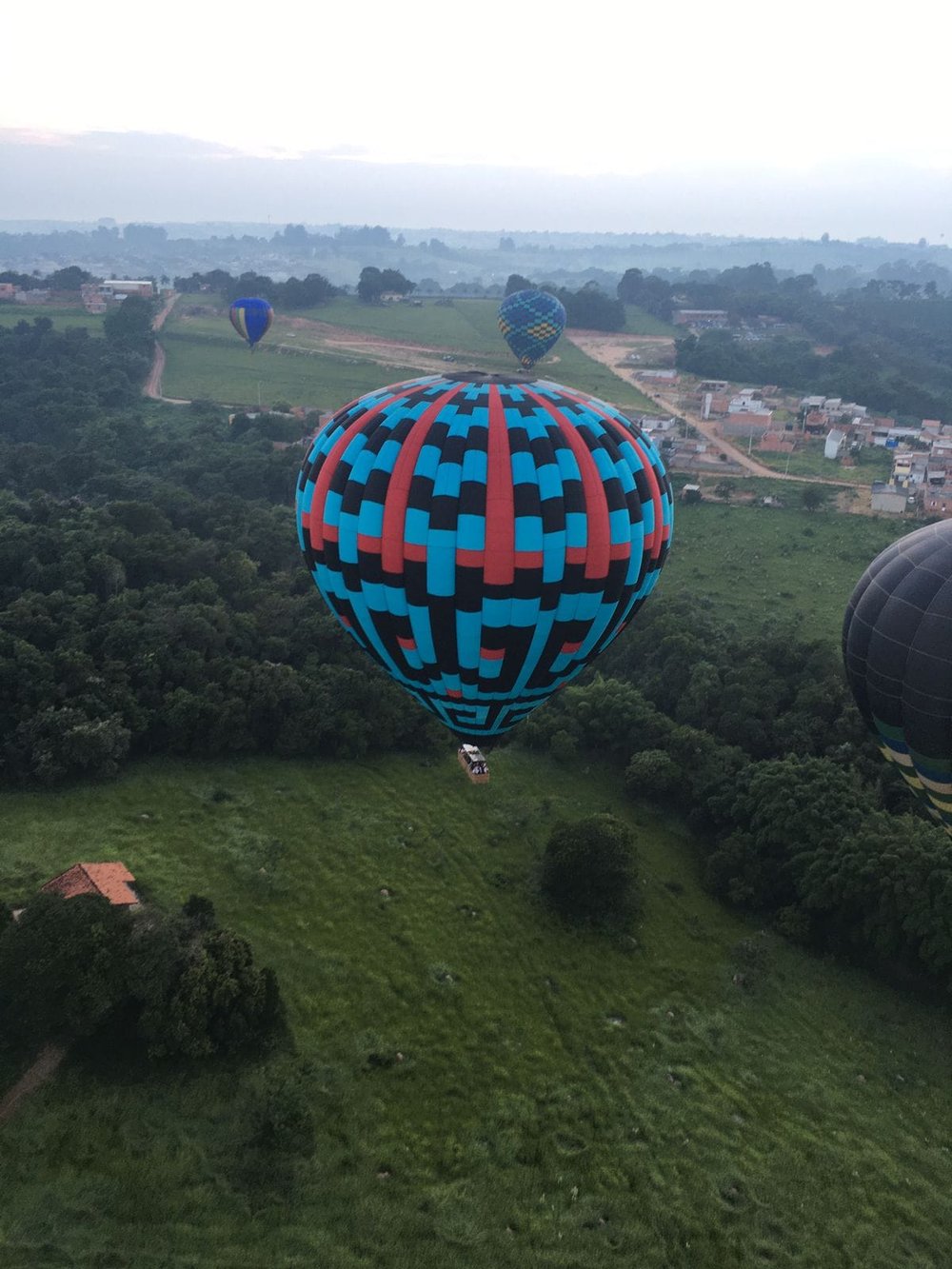 19/03 Voo de balão com café da manhã e espumante e visita à Cacau Show Mega Store