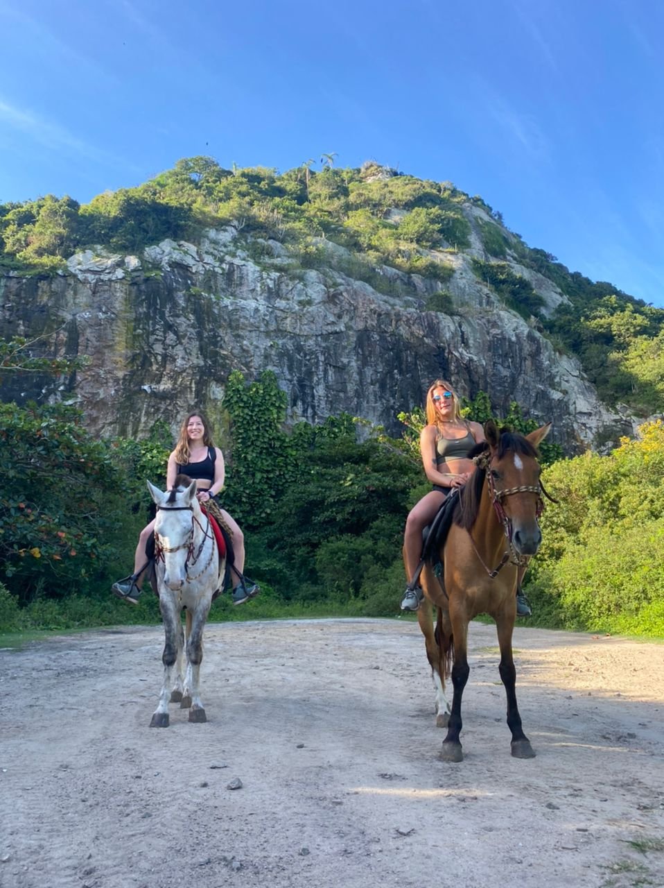 PASSEIO A CAVALO NA LAGOA VERMELHA