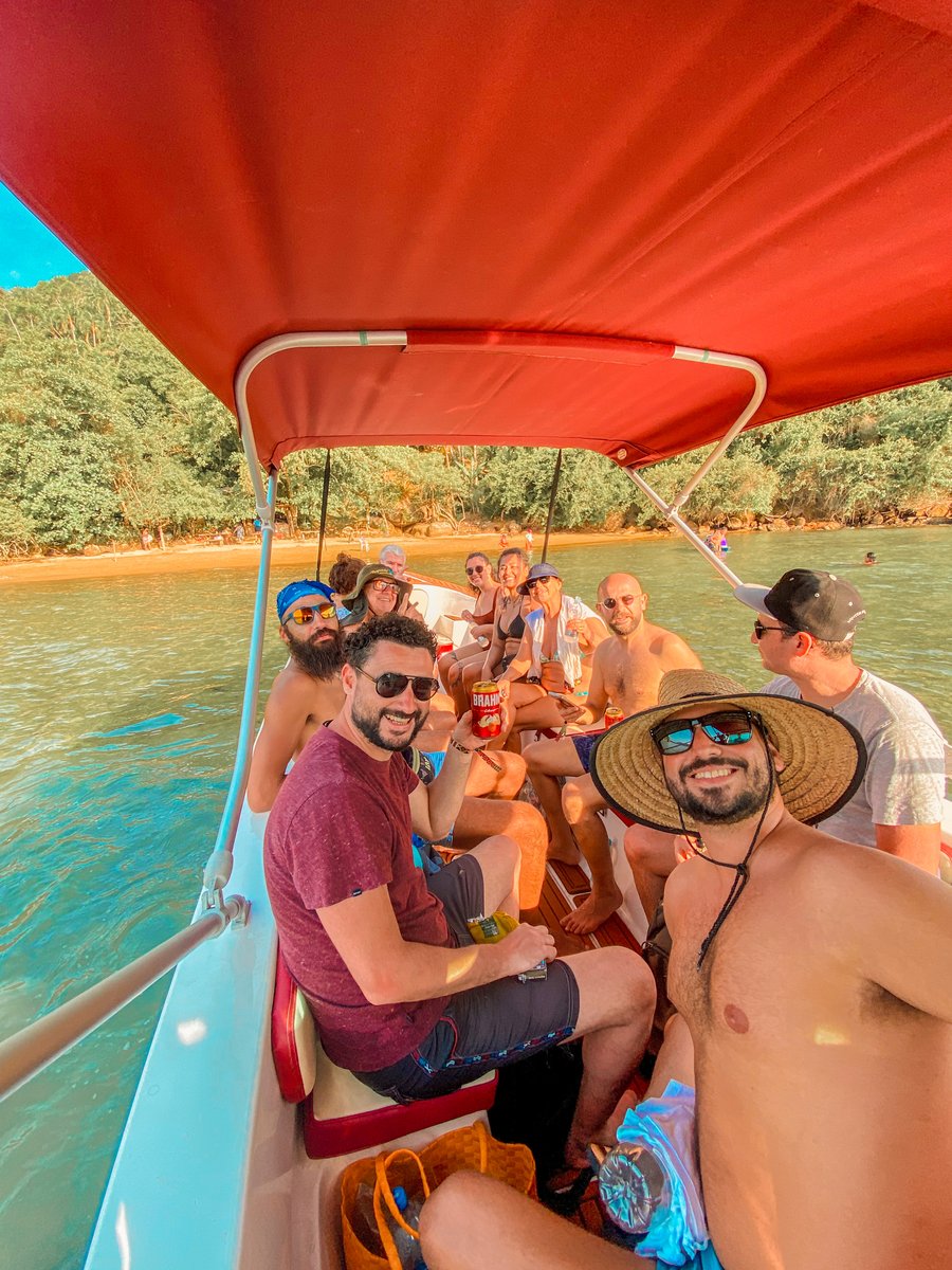 Lancha compartilhada em Paraty