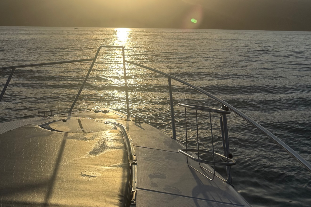 Passeio de Lancha em Governador Celso Ramos: Roteiros Mais Procurados e Como Funciona