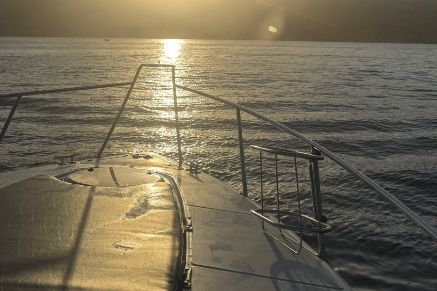 Passeio de Lancha em Governador Celso Ramos: Roteiros Mais Procurados e Como Funciona