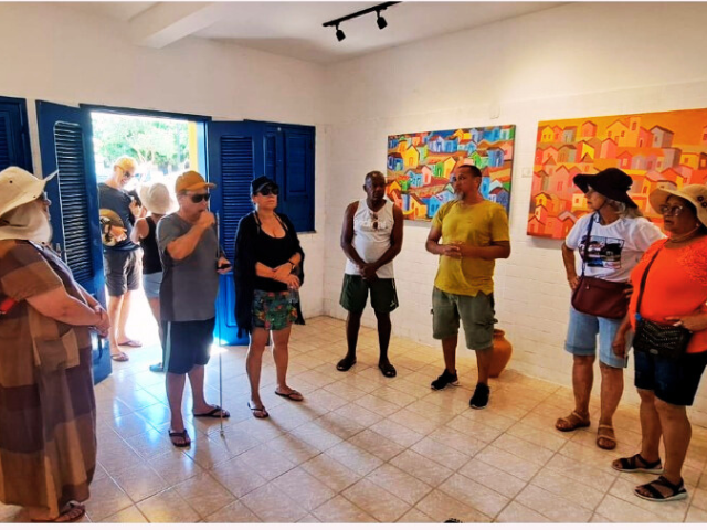 Recepção de turistas a mais recente exposição de nossa Galeria